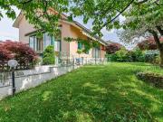 Case e ville in vendita di 245 m² in Via Enrico...