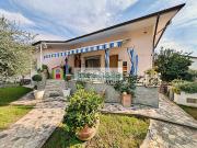 Case e ville in vendita di 245 m² in Via Strettoia