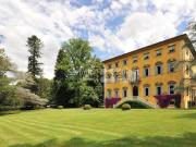 Case e ville in vendita di 2500 m²