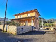 Case e ville in vendita di 250 m² in Strada Nona