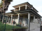 Case e ville in vendita di 250 m² in Via A. Grandi, 96