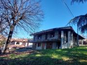 Case e ville in vendita di 250 m² in Via Alba