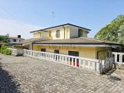 Case e ville in vendita di 250 m² in Via Autunno