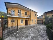 Case e ville in vendita di 250 m² in Via Breccia