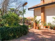 Case e ville in vendita di 250 m² in Via Catania