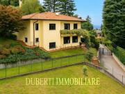 Case e ville in vendita di 250 m² in Via dei Boderi, 10