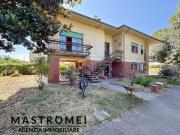 Case e ville in vendita di 250 m² in Via delle Piagge, 1281