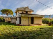 Case e ville in vendita di 250 m² in Via di Serravalle