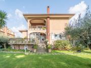 Case e ville in vendita di 250 m² in Via Divino Amore