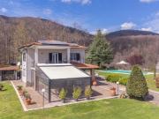 Case e ville in vendita di 250 m² in Via Fontana del...