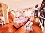 Case e ville in vendita di 250 m² in Via Leo Sposito