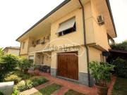 Case e ville in vendita di 250 m² in Via Lippi Bassi, 55100