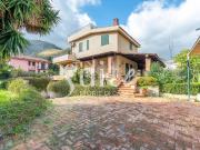 Case e ville in vendita di 250 m² in Via Piano San Michele