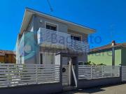 Case e ville in vendita di 250 m² in Via Respighi...