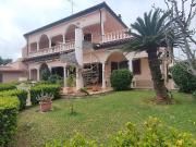 Case e ville in vendita di 250 m² in Via Stromboli, 7