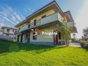 Case e ville in vendita di 250 m² in Via Ziliani