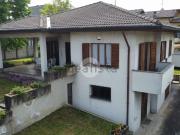 Case e ville in vendita di 251 m² in Via degli Artigiani, 40