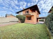 Case e ville in vendita di 254 m² in Via Massimo D&apos...