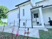 Case e ville in vendita di 255 m² in Via Comacchio