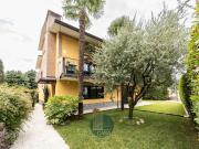 Case e ville in vendita di 259 m² in Via Caduti Della...