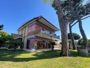 Case e ville in vendita di 260 m² in Via Argo