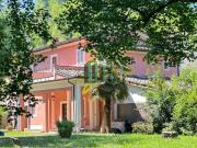 Case e ville in vendita di 260 m² in Via del Crocifisso