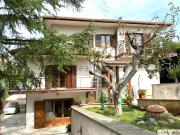 Case e ville in vendita di 260 m² in Via delle Rose