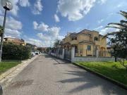 Case e ville in vendita di 260 m² in Via Emilio Merone