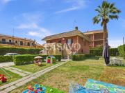 Case e ville in vendita di 260 m² in Via Matelica, 23