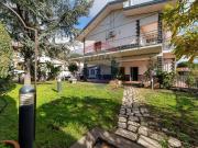 Case e ville in vendita di 260 m² in Via Stromboli, 14