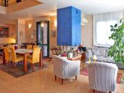 Case e ville in vendita di 261 m² in Via Aderito Ferrari, 18
