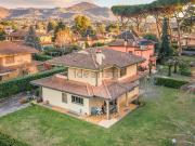 Case e ville in vendita di 262 m² in Via 24 Maggio