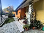 Case e ville in vendita di 262 m² in Via del Tulipano, 2