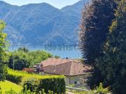 Case e ville in vendita di 262 m² in Via Nuova Intra...