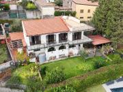 Case e ville in vendita di 266 m² in Via S. Caterina, 9