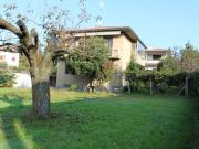 Case e ville in vendita di 267 m² in Via Caronno...