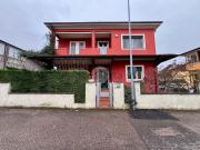 Case e ville in vendita di 268 m² in Via G. Leopardi, 11