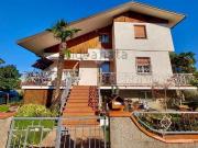 Case e ville in vendita di 268 m² in Via Umberto Ricci, 13