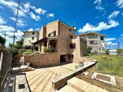 Case e ville in vendita di 270 m² in Contrada Stazione, 49