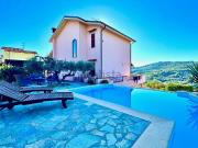 Case e ville in vendita di 270 m² in Strada Colla