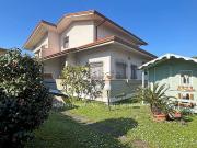 Case e ville in vendita di 270 m² in Via Arezzo