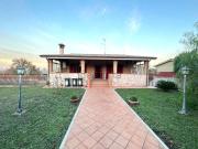 Case e ville in vendita di 270 m² in Viale Dante Alighieri