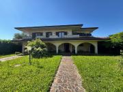Case e ville in vendita di 271 m² in Via Divisione Julia, 16