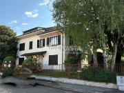 Case e ville in vendita di 272 m² in Via della Pace, 3