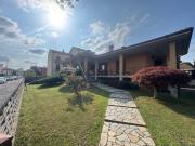 Case e ville in vendita di 272 m² in Via Luigi Daccò