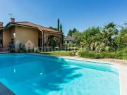 Case e ville in vendita di 272 m² in Via Monviso, 16