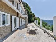 Case e ville in vendita di 272 m² in Via Spiaggia del Lago