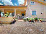 Case e ville in vendita di 275 m² in Strada Vicinale...