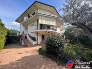 Case e ville in vendita di 275 m² in Via Friuli Venezia...