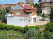 Case e ville in vendita di 275 m² in Via Pola